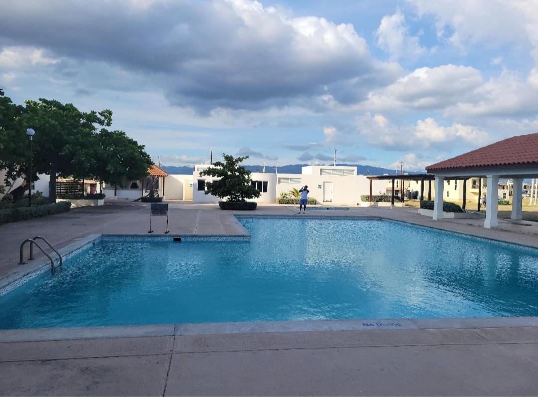 Impeccable 2-Br Apartment-Ornella Villa At Bayfront Villa Portmore Eksteriør bilde