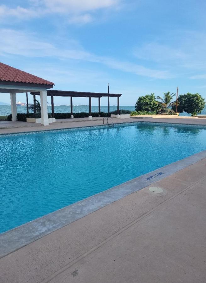 Impeccable 2-Br Apartment-Ornella Villa At Bayfront Villa Portmore Eksteriør bilde